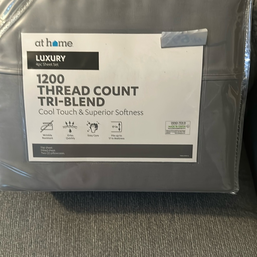 King size sheets and pillowcases ( never use)